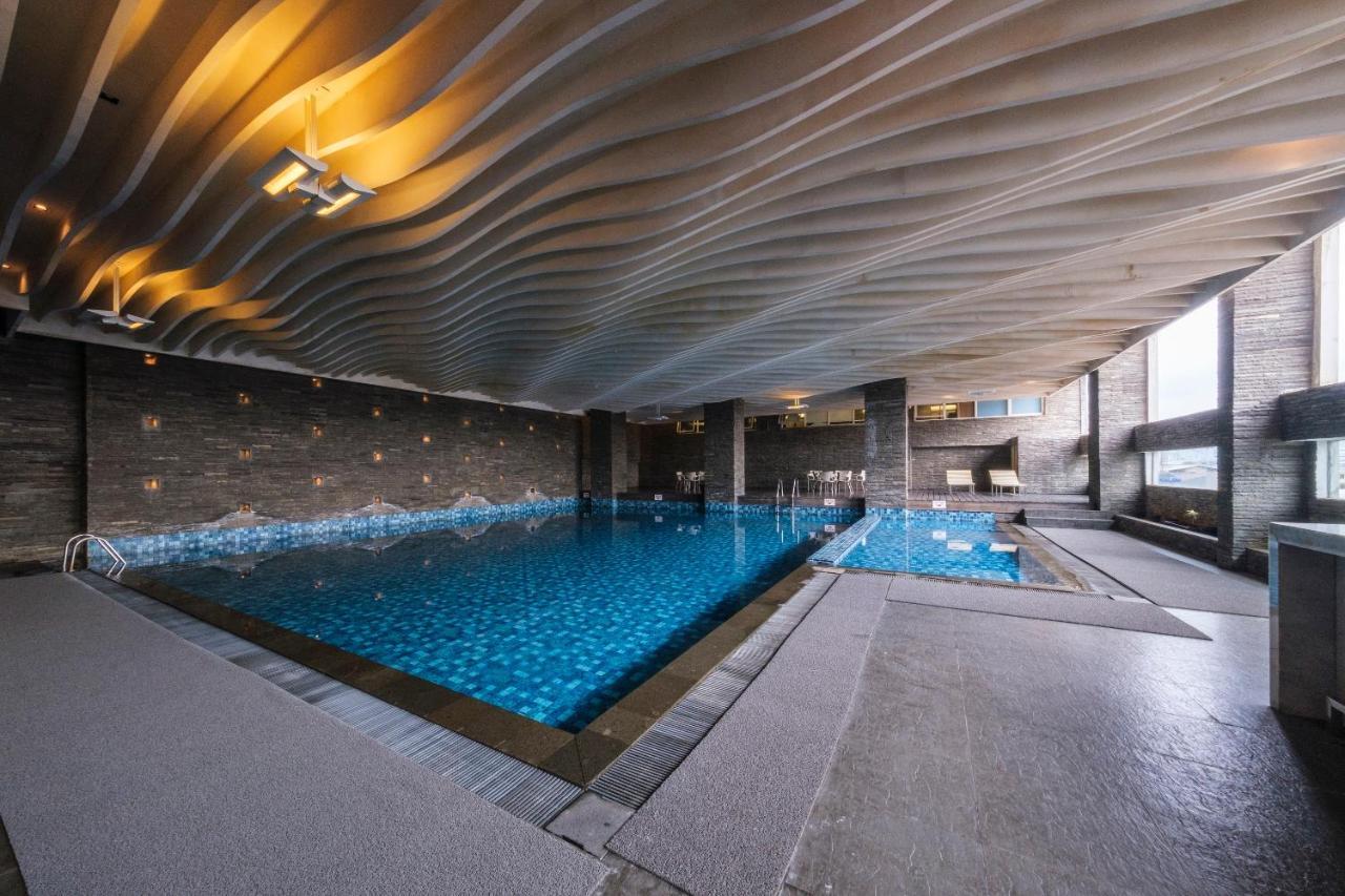Swiss-Belhotel Mangga Besar Джакарта Екстериор снимка