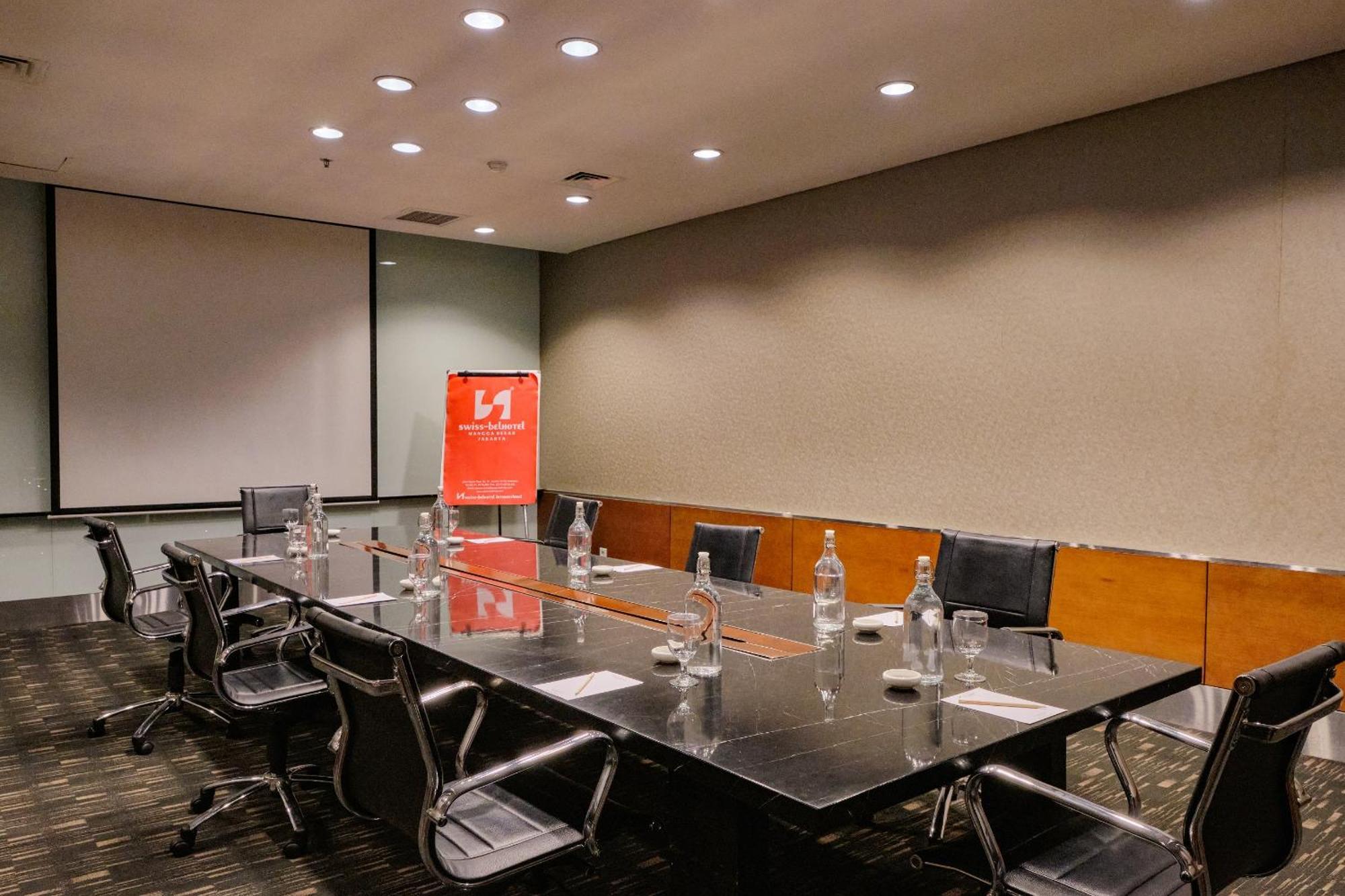 Swiss-Belhotel Mangga Besar Джакарта Екстериор снимка