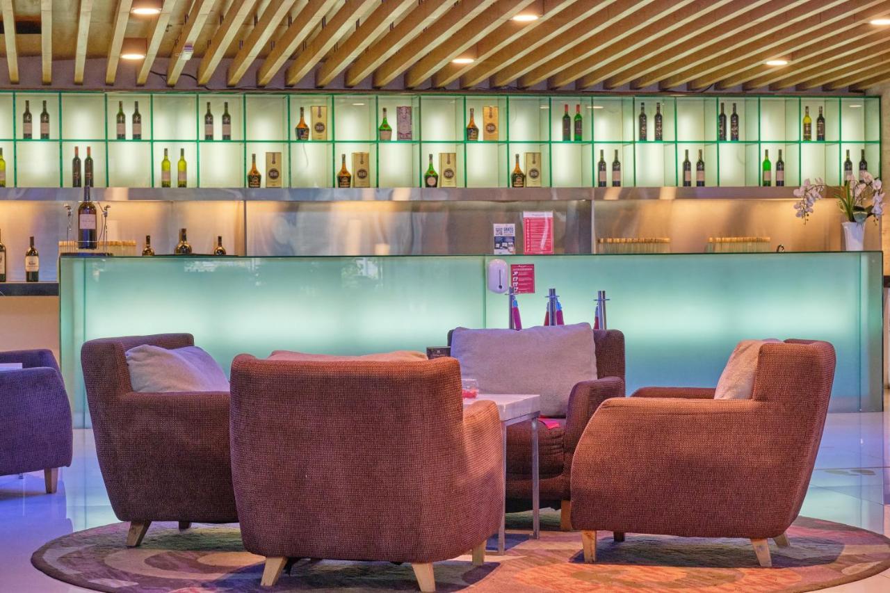 Swiss-Belhotel Mangga Besar Джакарта Екстериор снимка