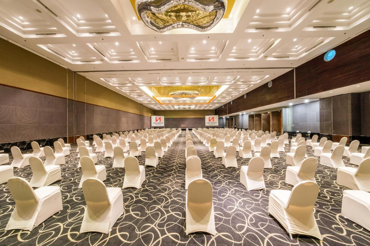 Swiss-Belhotel Mangga Besar Джакарта Екстериор снимка