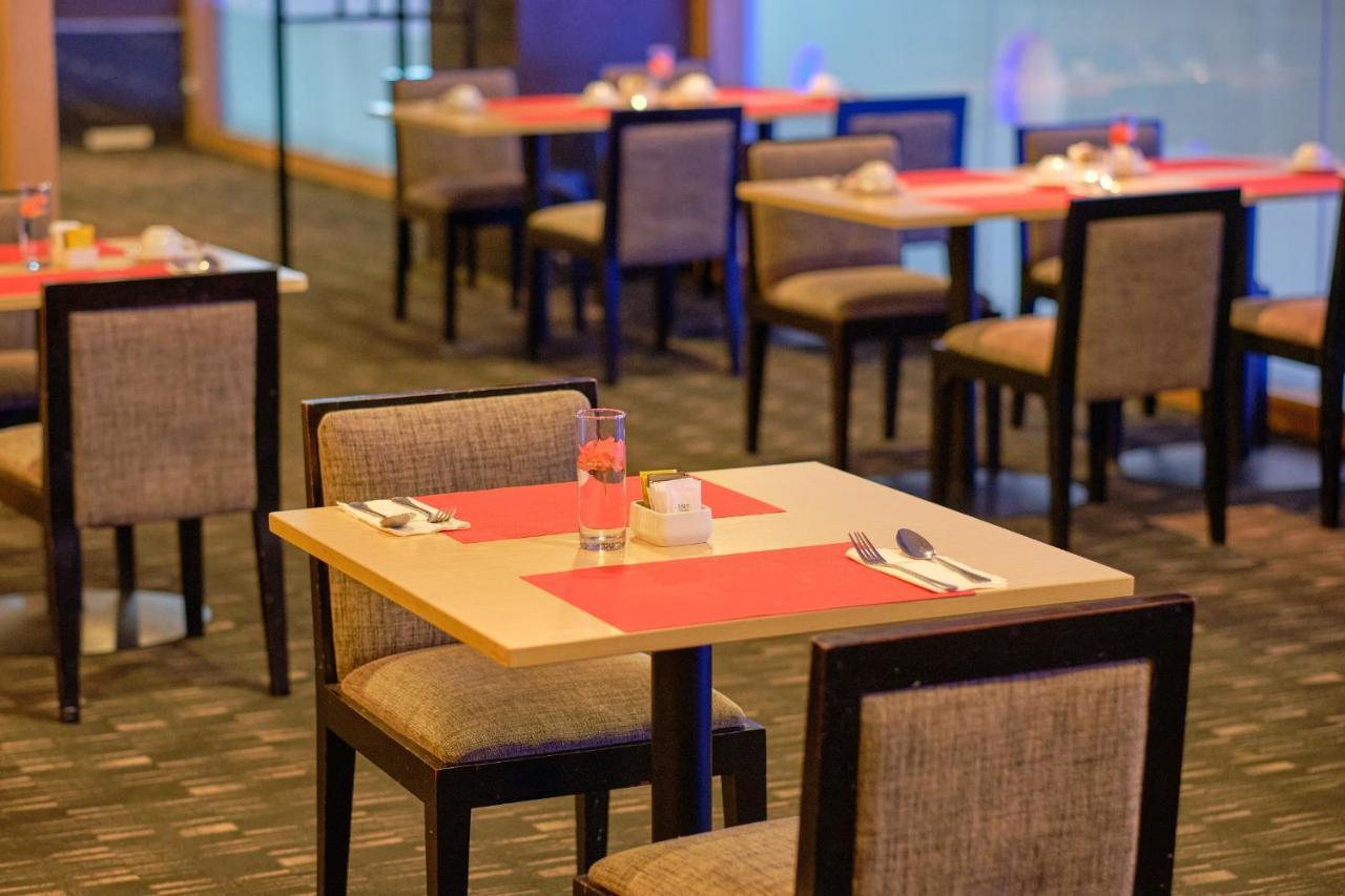 Swiss-Belhotel Mangga Besar Джакарта Екстериор снимка