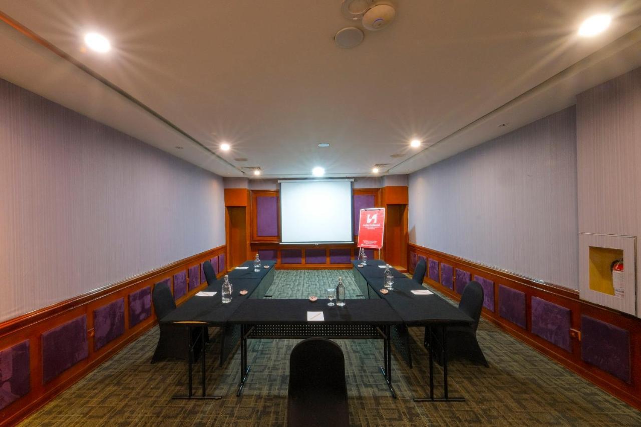 Swiss-Belhotel Mangga Besar Джакарта Екстериор снимка