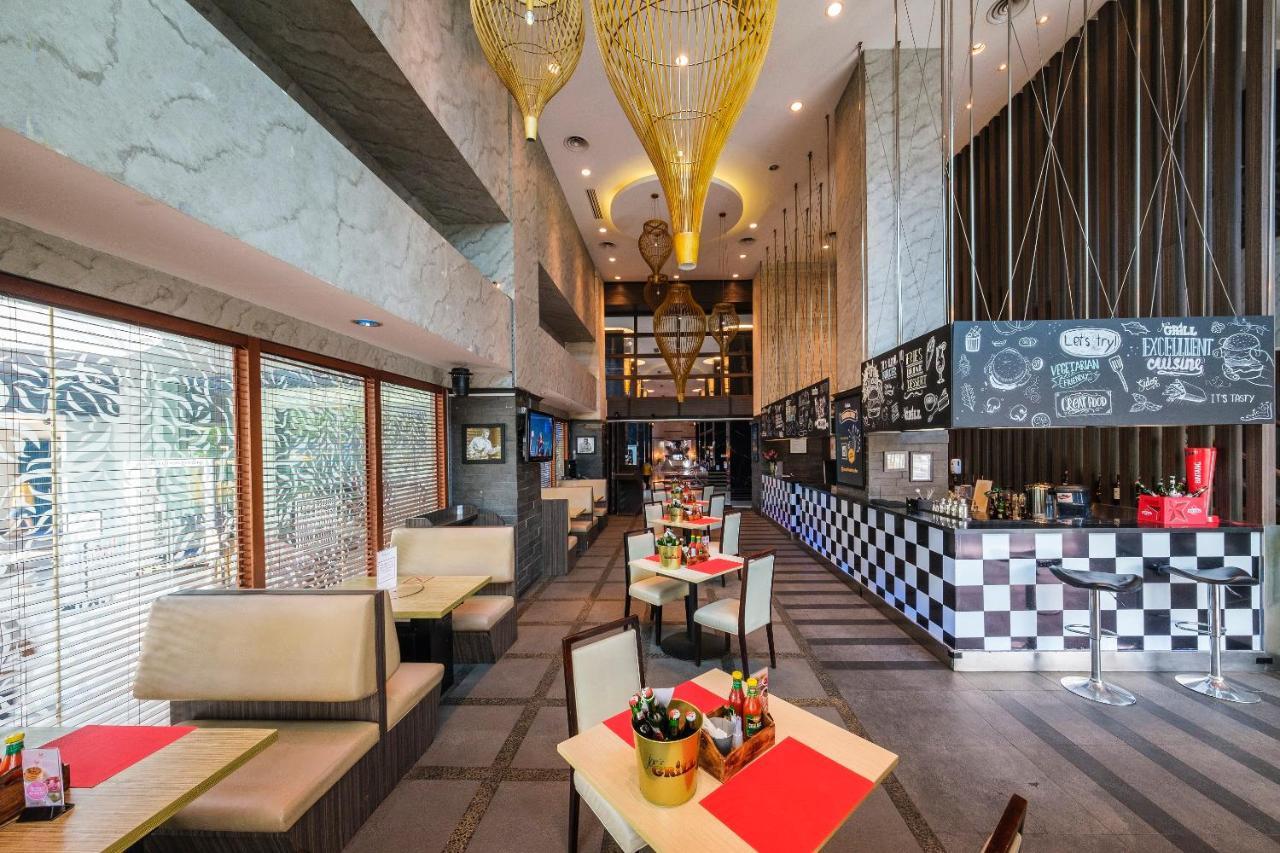 Swiss-Belhotel Mangga Besar Джакарта Екстериор снимка