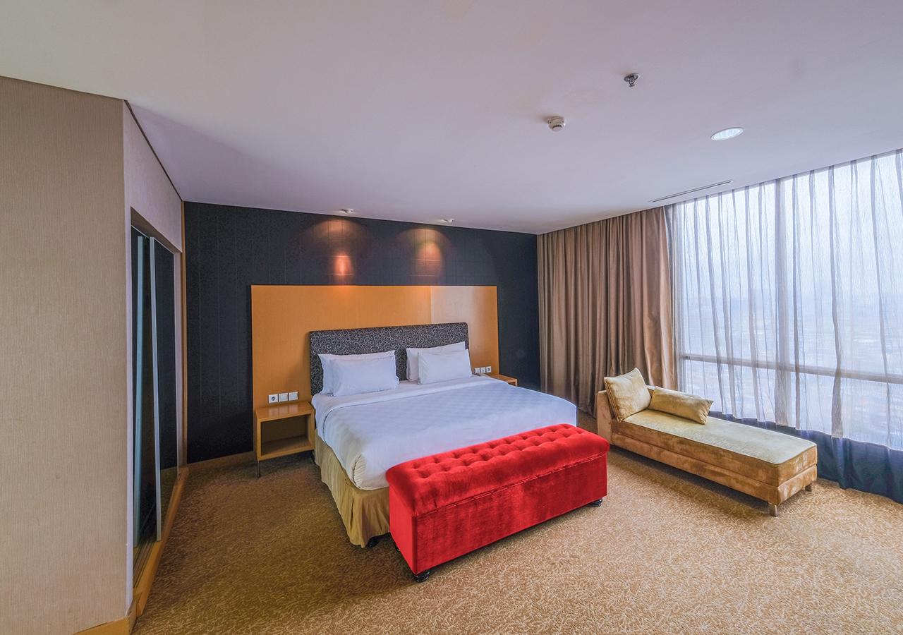 Swiss-Belhotel Mangga Besar Джакарта Екстериор снимка