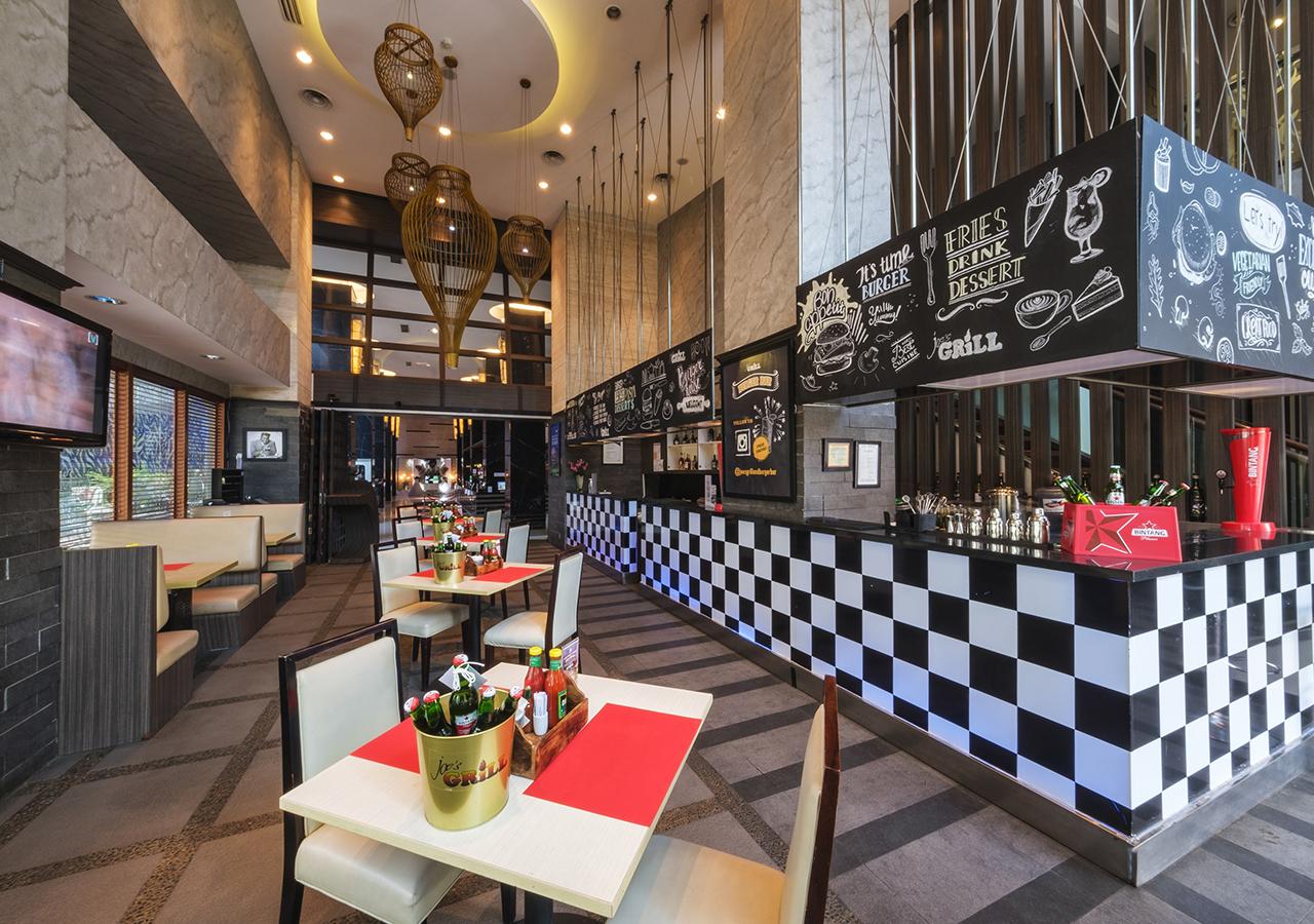 Swiss-Belhotel Mangga Besar Джакарта Екстериор снимка