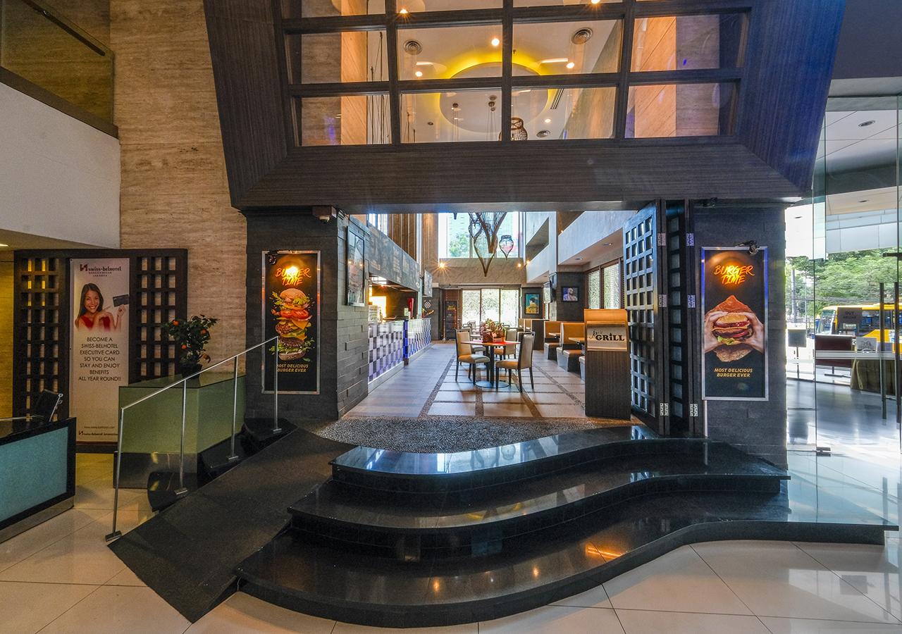 Swiss-Belhotel Mangga Besar Джакарта Екстериор снимка
