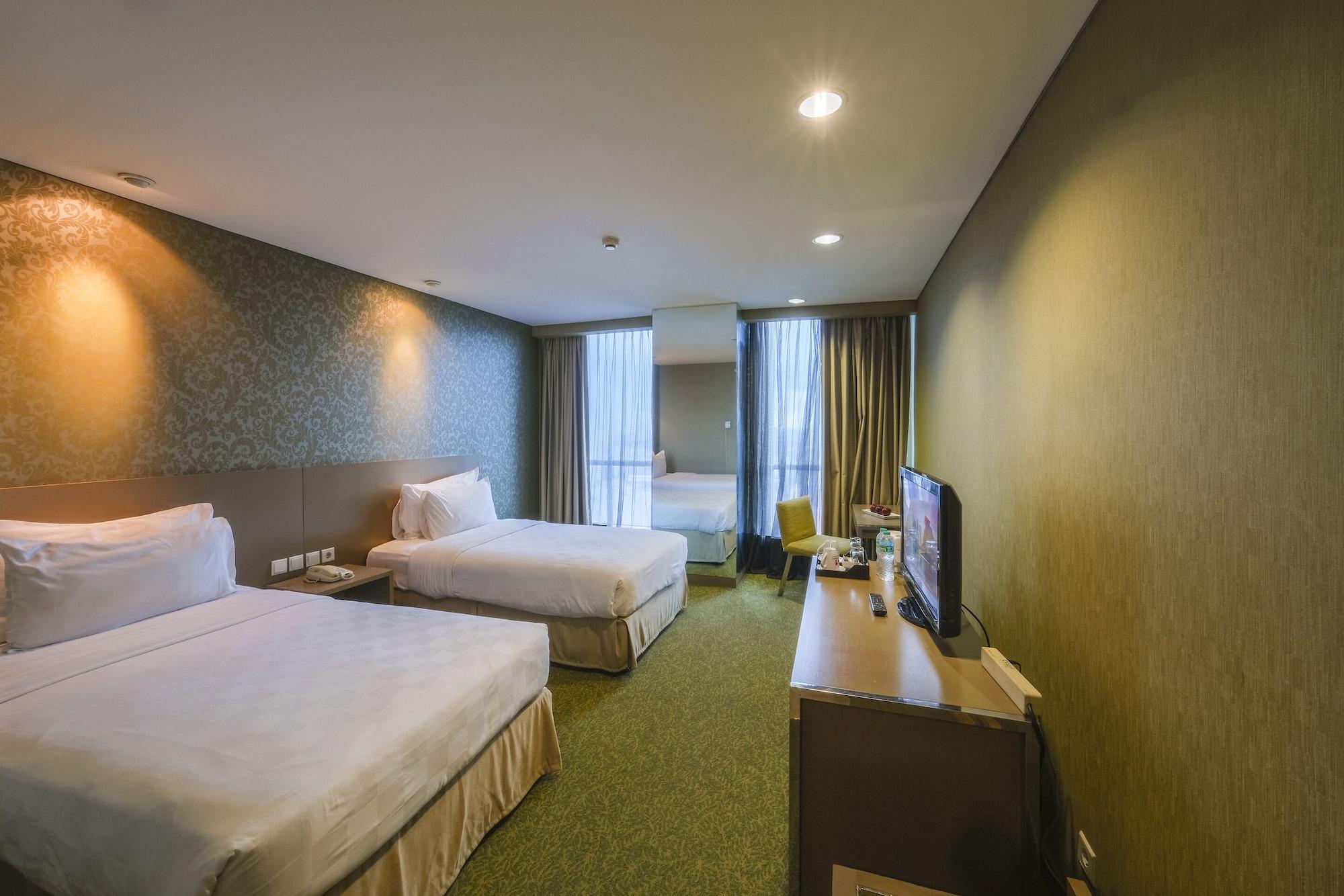 Swiss-Belhotel Mangga Besar Джакарта Екстериор снимка