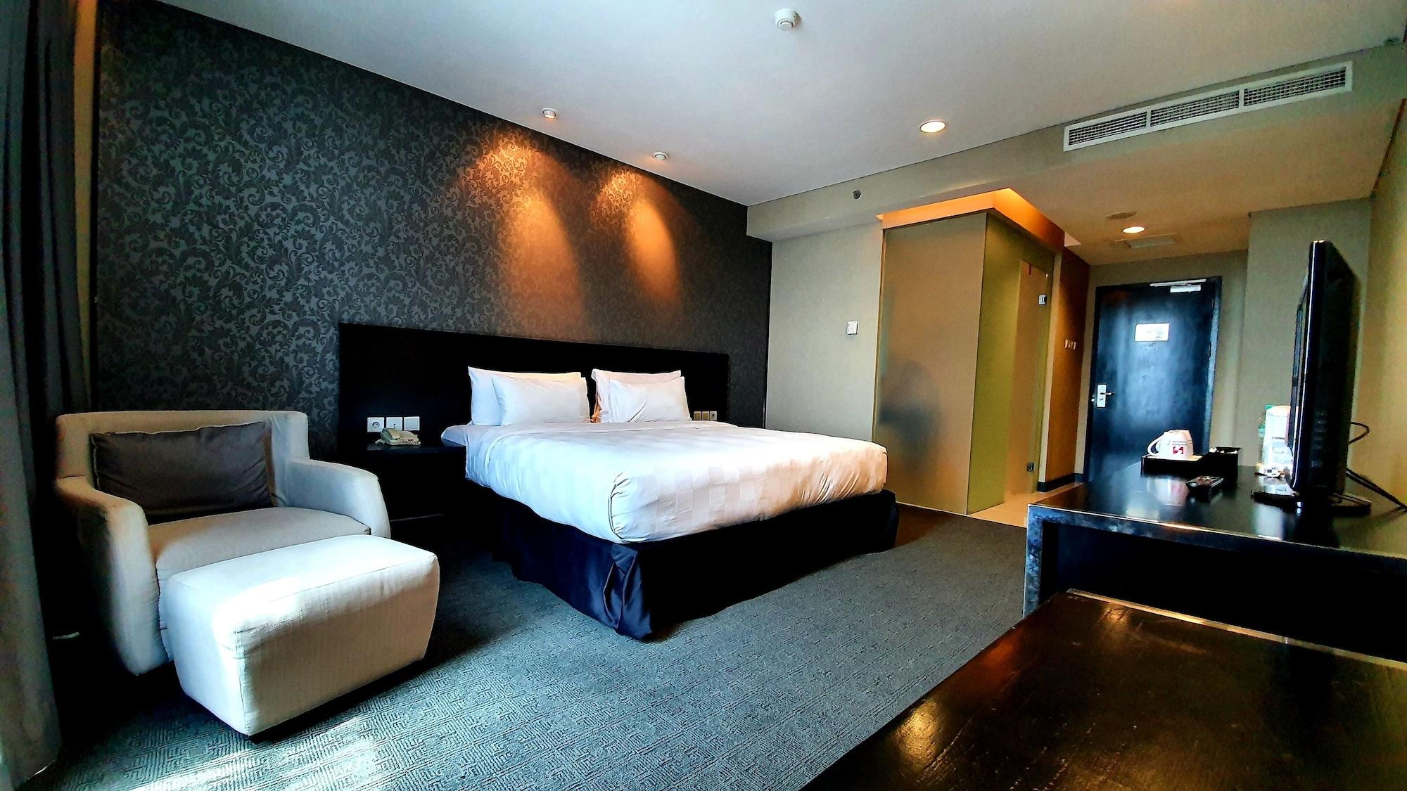 Swiss-Belhotel Mangga Besar Джакарта Екстериор снимка