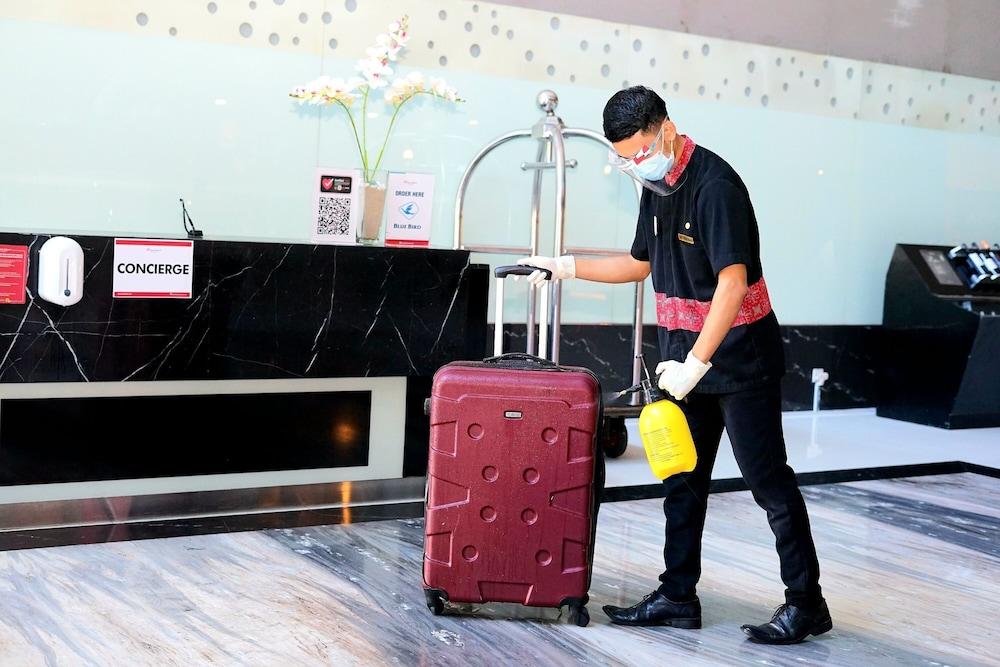 Swiss-Belhotel Mangga Besar Джакарта Екстериор снимка