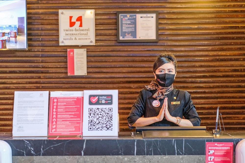Swiss-Belhotel Mangga Besar Джакарта Екстериор снимка