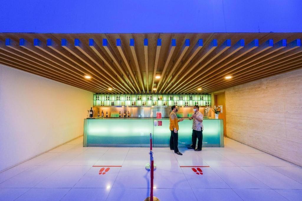 Swiss-Belhotel Mangga Besar Джакарта Екстериор снимка
