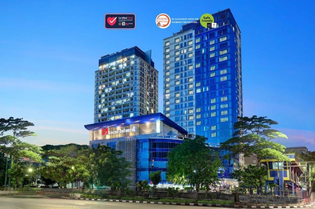 Swiss-Belhotel Mangga Besar Джакарта Екстериор снимка