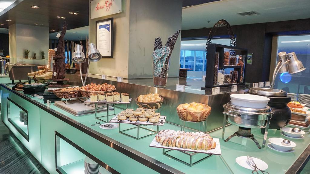 Swiss-Belhotel Mangga Besar Джакарта Екстериор снимка